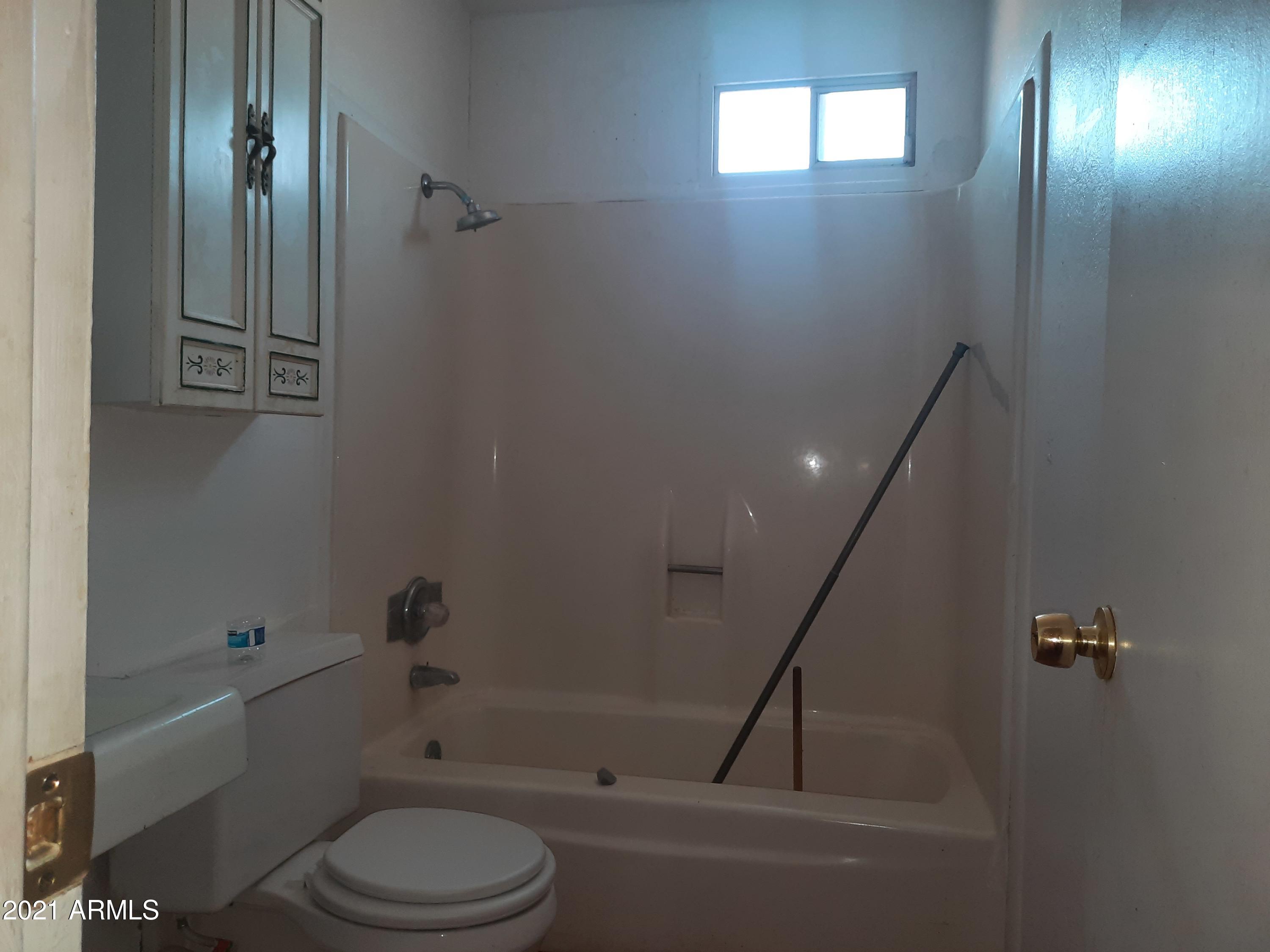 445 Jamestown Road Kearny, AZ 85137 - Photo 13 of 14 Main Bathroom