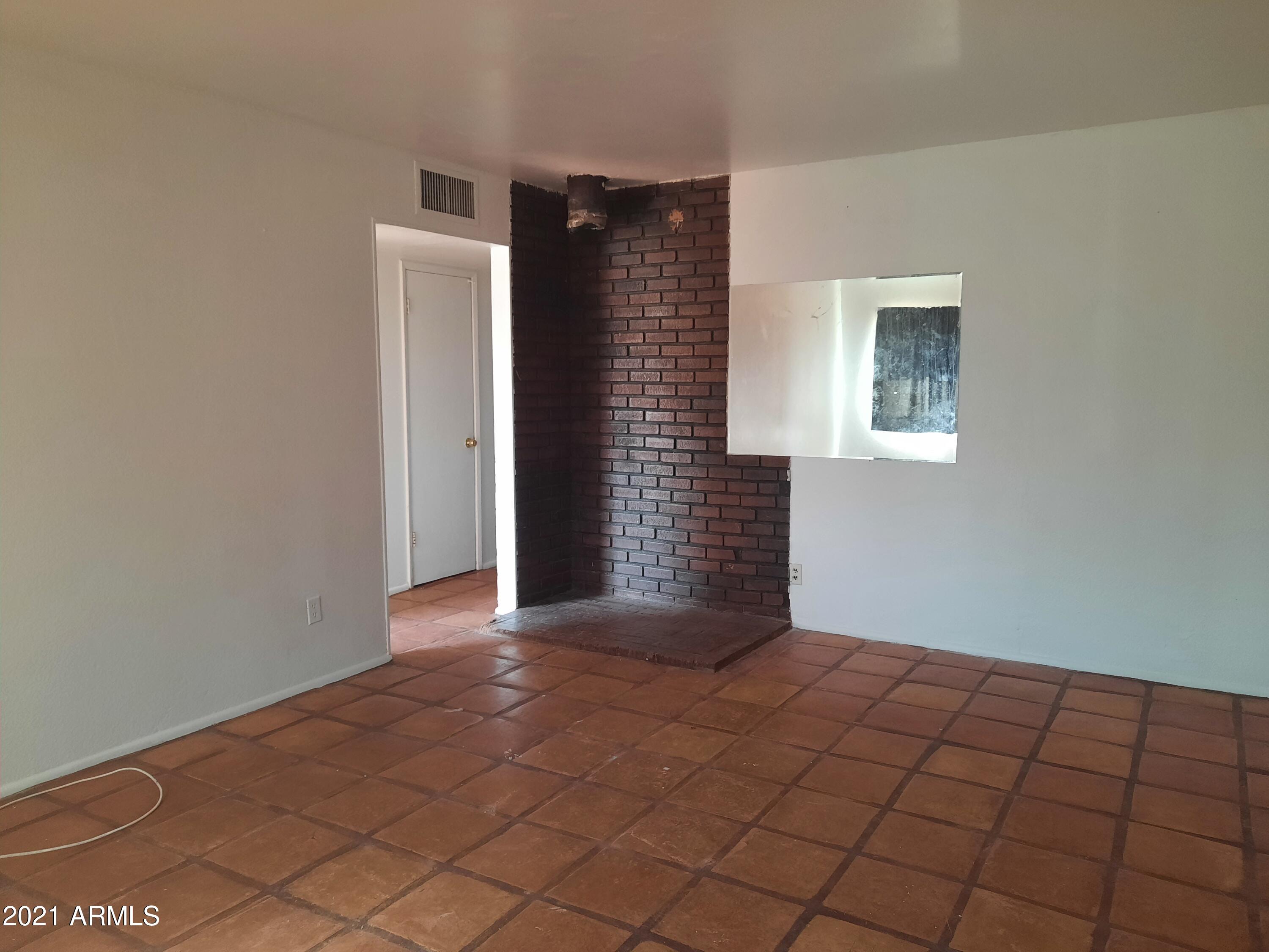445 Jamestown Road Kearny, AZ 85137 - Photo 6 of 14 Living Room