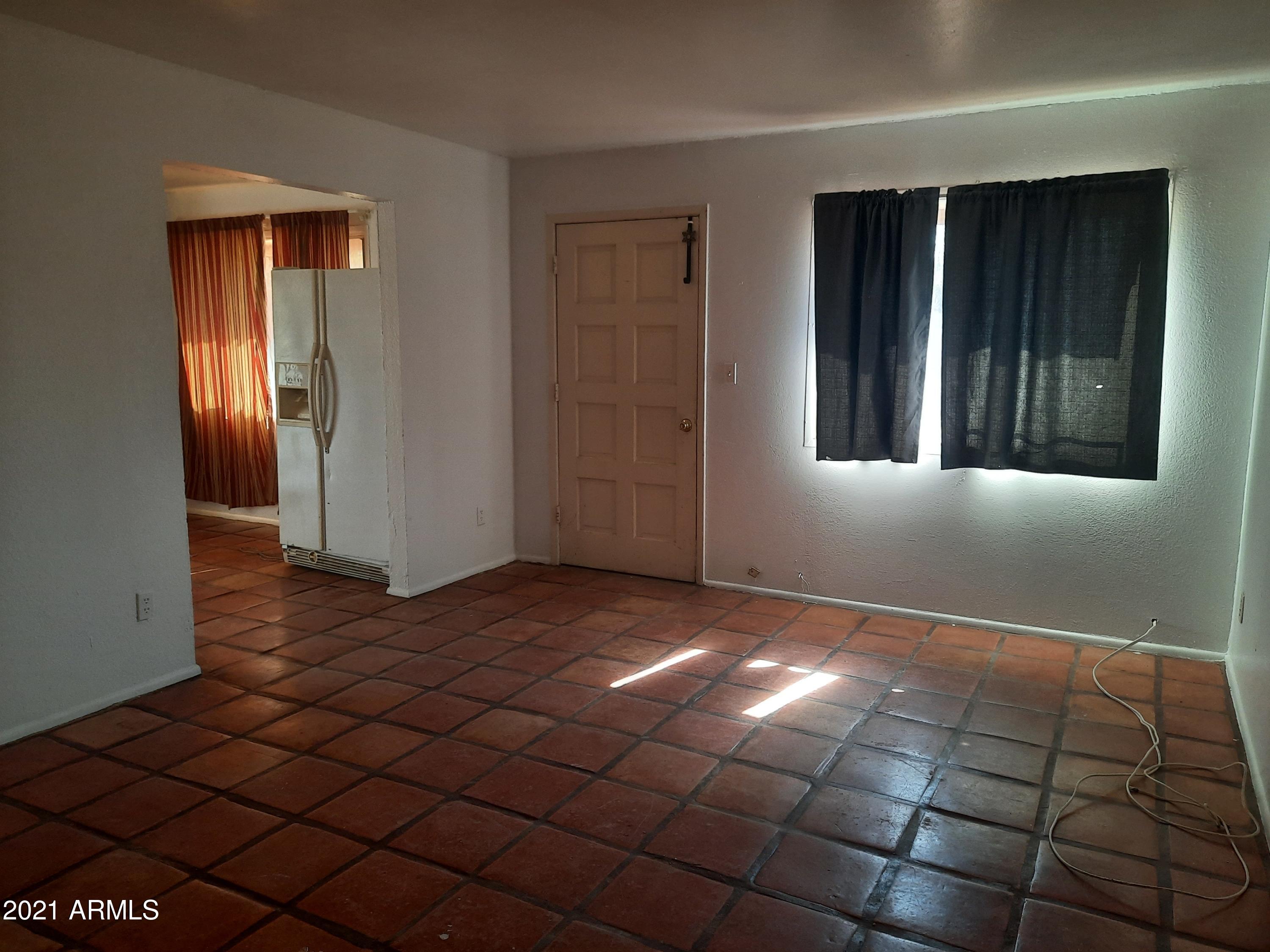 445 Jamestown Road Kearny, AZ 85137 - Photo 7 of 14 Living Room