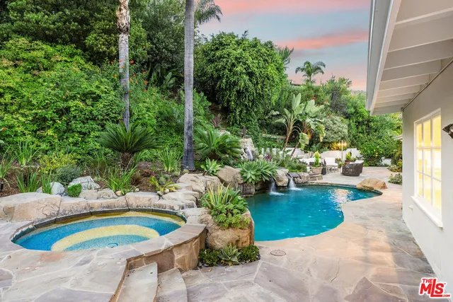 $3,995,000 | 341 South Surfview Drive, Pacific Palisades, CA 90272