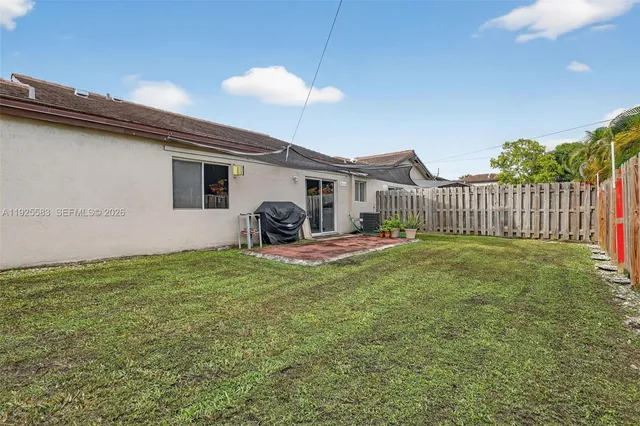 a view of a house with backyard and porch