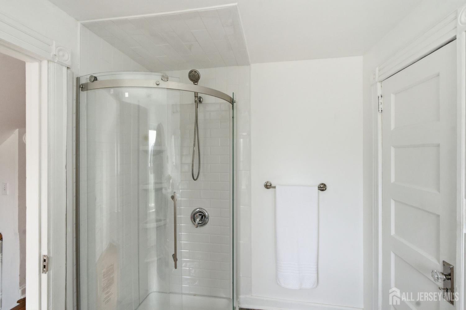 18 Fox Road Edison, NJ 08817 - Photo 22 of 36 Gallery Image 22
