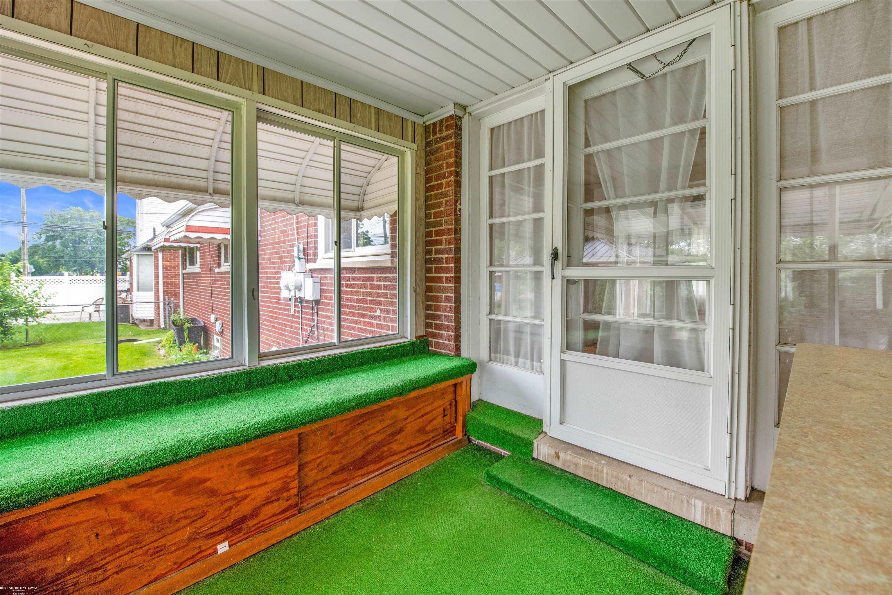 23716 Roxana Avenue Eastpointe, MI 48021 - Photo 18 of 31 50179810-9de285bd-8670-4bd8-b001-f895a9c3af3a.JPG