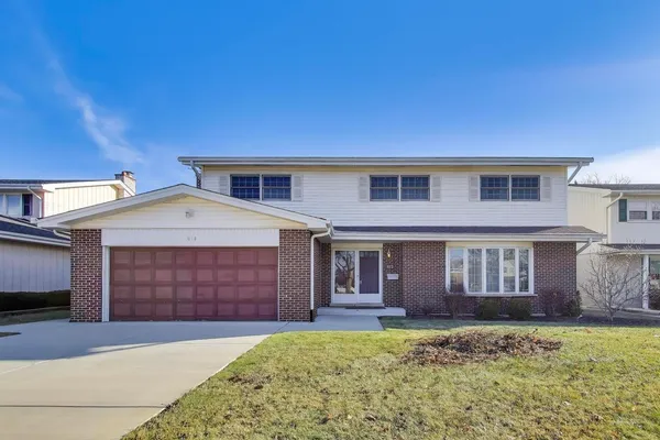 $550,000 | 413 South Carol Lane, Mount Prospect, IL 60056