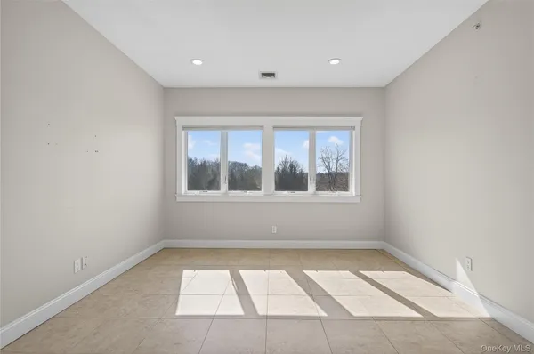 $3,400 | 24 Bayville Avenue, Unit 1, Bayville, NY 11709