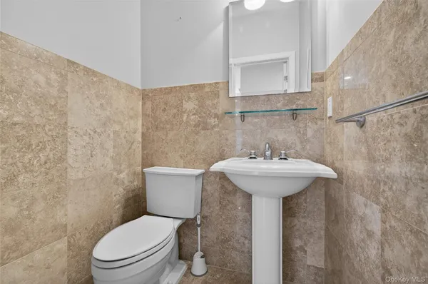 $3,400 | 24 Bayville Avenue, Unit 1, Bayville, NY 11709