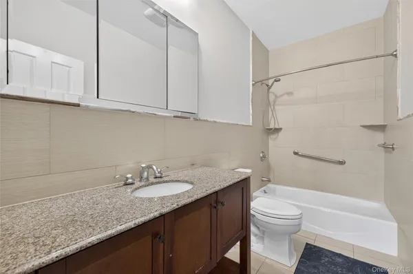 $3,400 | 24 Bayville Avenue, Unit 1, Bayville, NY 11709