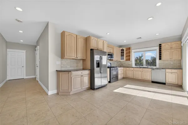 $3,400 | 24 Bayville Avenue, Unit 1, Bayville, NY 11709