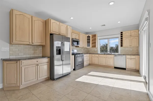 $3,400 | 24 Bayville Avenue, Unit 1, Bayville, NY 11709