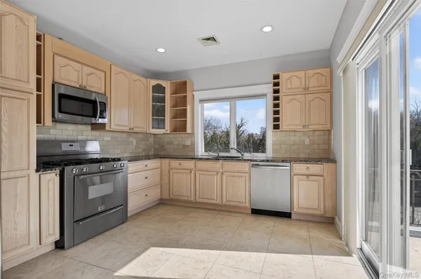 $3,400 | 24 Bayville Avenue, Unit 1, Bayville, NY 11709