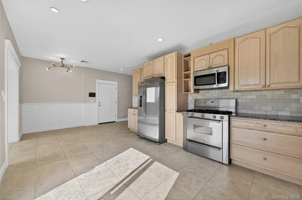 $3,400 | 24 Bayville Avenue, Unit 1, Bayville, NY 11709