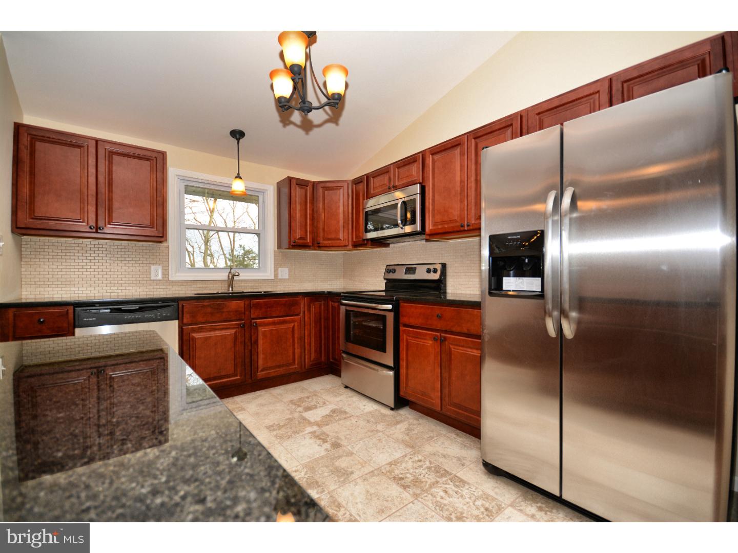 2458 Evanwood Road Bath, PA 18014 - Photo 9 of 24 Gallery Image 9