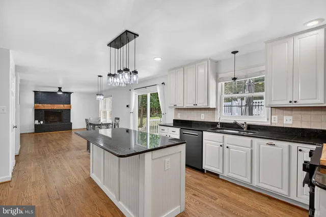 $799,900 | 124 Fawn Hills Drive, Fredericksburg, VA 22407