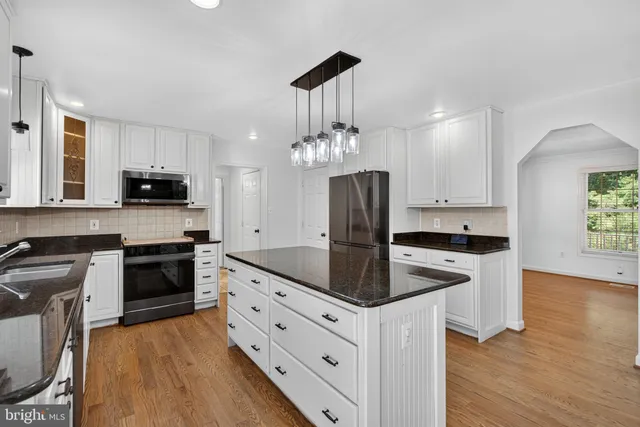 $799,900 | 124 Fawn Hills Drive, Fredericksburg, VA 22407