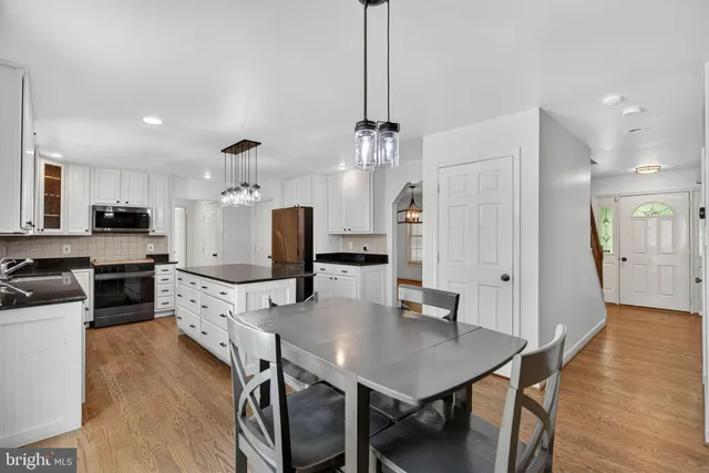 $799,900 | 124 Fawn Hills Drive, Fredericksburg, VA 22407