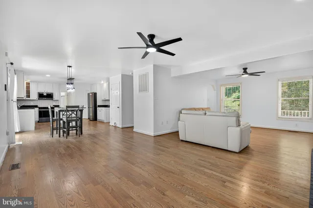 $799,900 | 124 Fawn Hills Drive, Fredericksburg, VA 22407