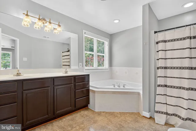 $799,900 | 124 Fawn Hills Drive, Fredericksburg, VA 22407