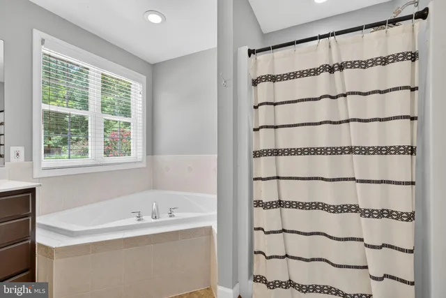 $799,900 | 124 Fawn Hills Drive, Fredericksburg, VA 22407