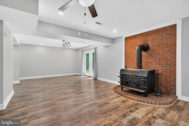 $799,900 | 124 Fawn Hills Drive, Fredericksburg, VA 22407