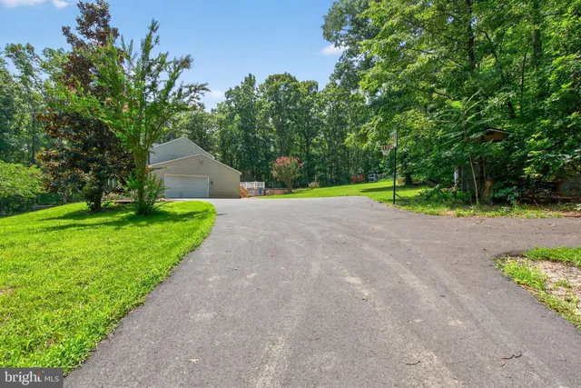 $799,900 | 124 Fawn Hills Drive, Fredericksburg, VA 22407