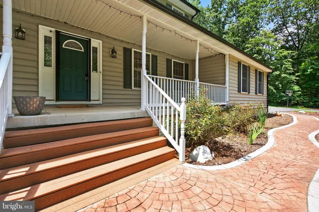 $799,900 | 124 Fawn Hills Drive, Fredericksburg, VA 22407