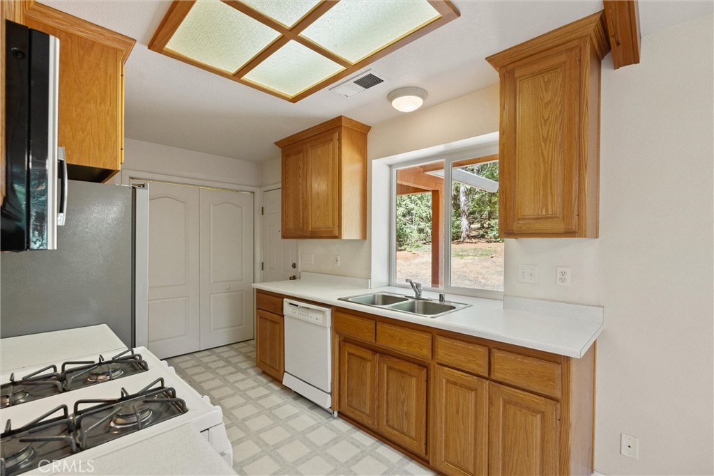 5245 Headwaters Road Forest Ranch, CA 95942 - Photo 27 of 60