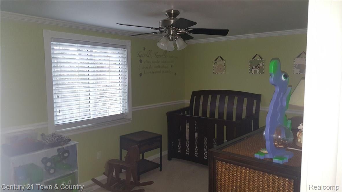 1587 Deerhurst Lane Rochester, MI 48307 - Photo 29 of 35 Bedroom 3