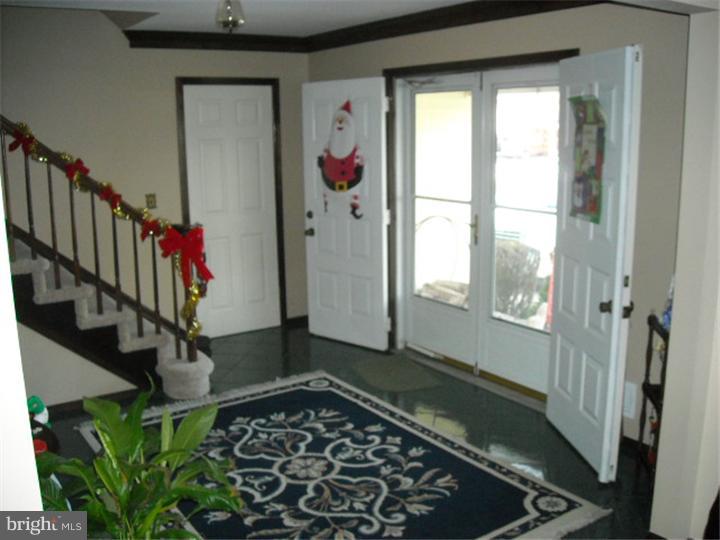44 Marlon Pond Road Hamilton, NJ 08690 - Photo 3 of 20 Foyer