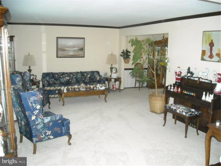 44 Marlon Pond Road Hamilton, NJ 08690 - Photo 4 of 20 Living Room
