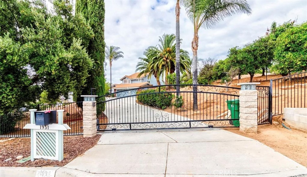 a view of a backyard with iron fence