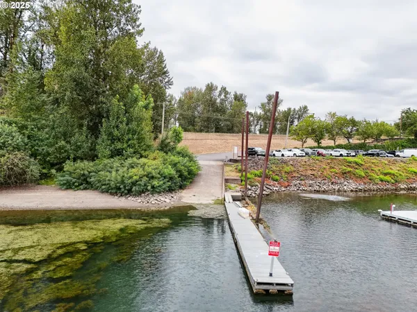 a view of an outdoor space