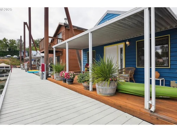 a view of a house with porch