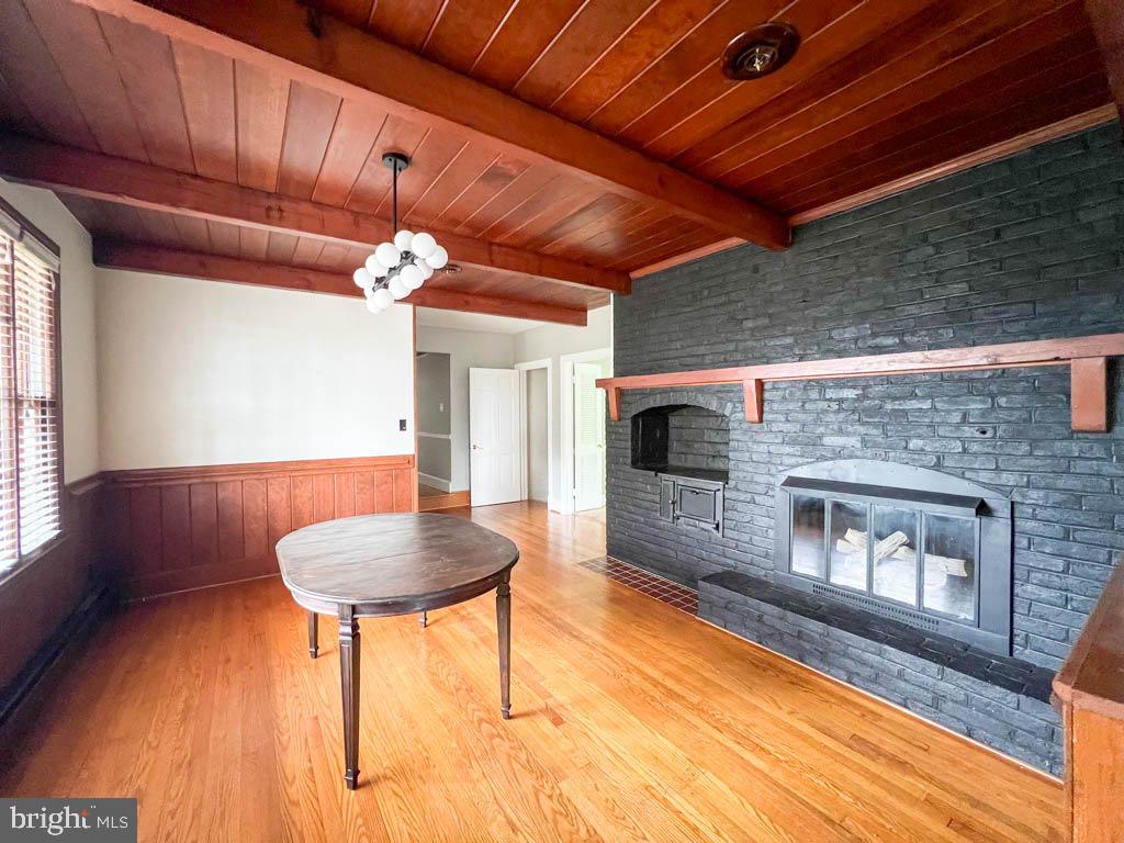 124 Deacon Road Fredericksburg, VA 22405 - Photo 8 of 48 a room with furniture and a fireplace