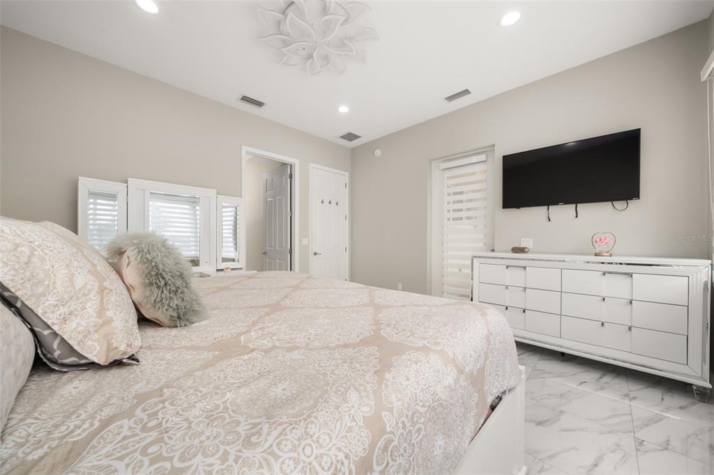 2009 Flower Terrace Sebring, FL 33875 - Photo 32 of 60 a bedroom with a bed and a flat screen tv