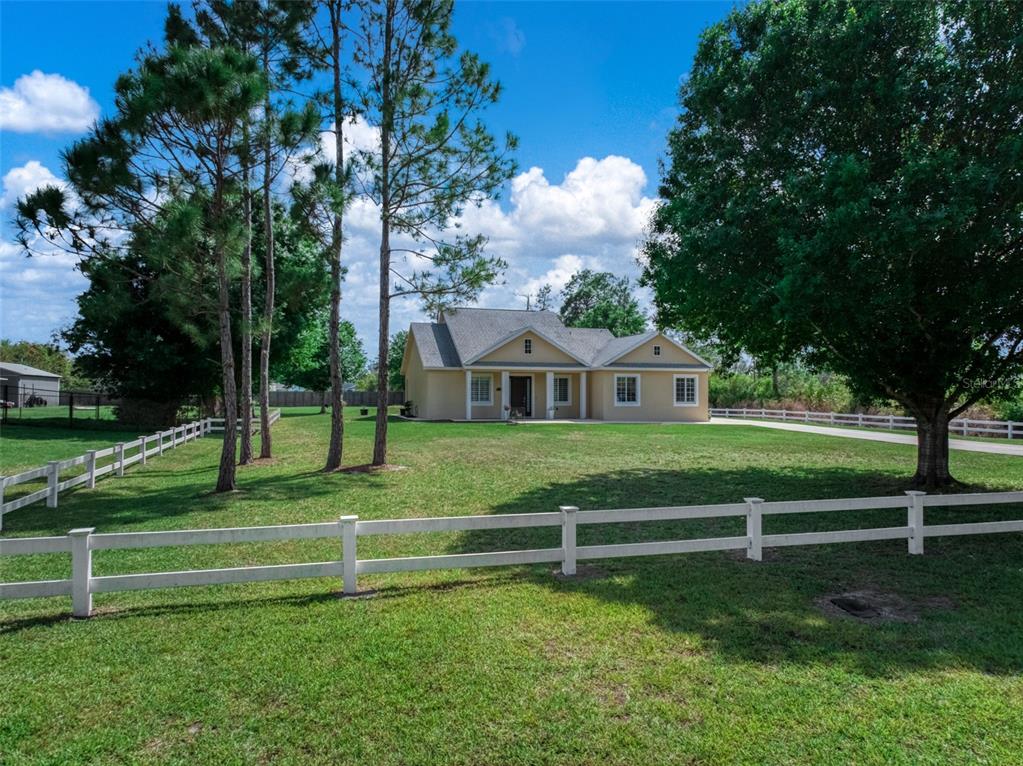 2009 Flower Terrace Sebring, FL 33875 - Photo 4 of 60 a front view of a house with a yard