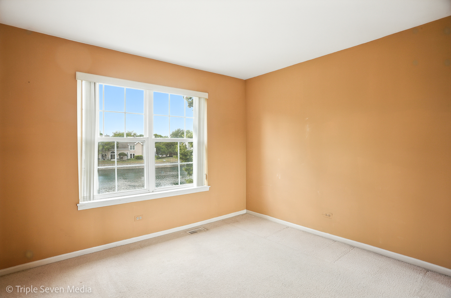 1956 North Silver Lake Road Arlington Heights, IL 60004 - Photo 19 of 33 a view of an empty room with a window