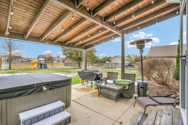 $375,000 | 609 Country Acres Road, St. Joseph, IL 61873