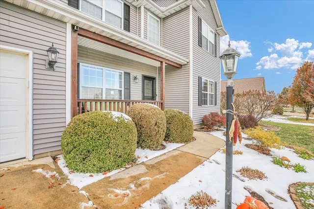 $375,000 | 609 Country Acres Road, St. Joseph, IL 61873