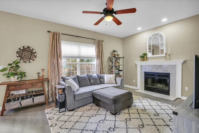 $375,000 | 609 Country Acres Road, St. Joseph, IL 61873