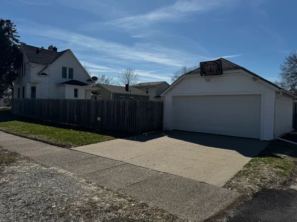 $139,700 | 1431 29th Avenue, Moline, IL 61265