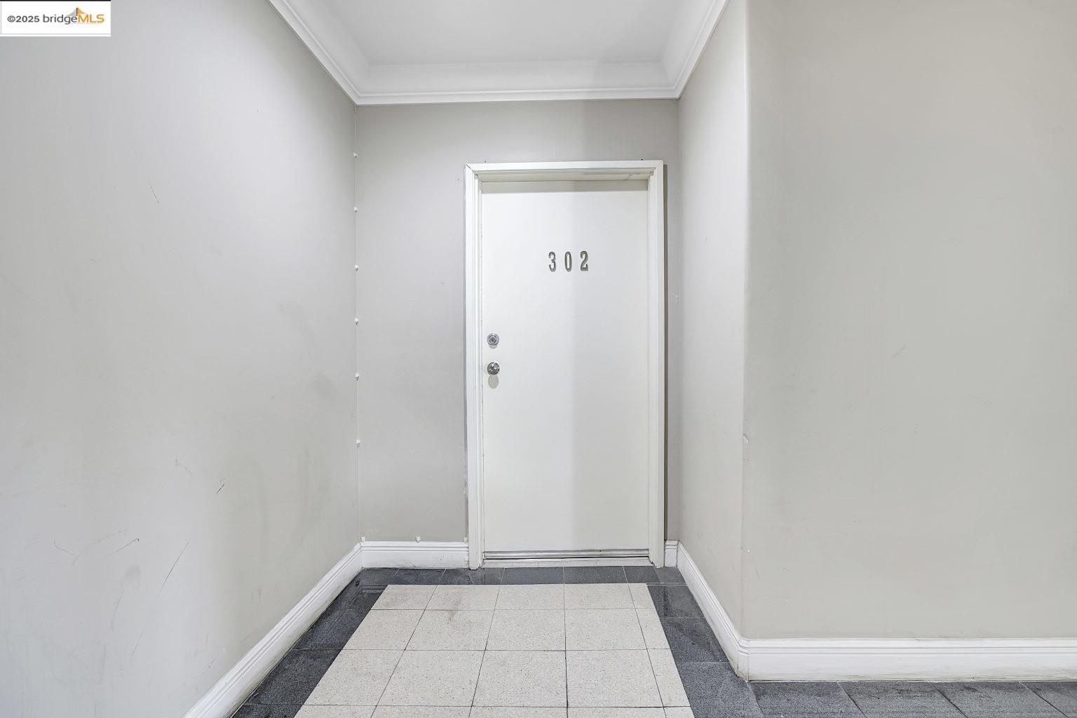 1515 14th Avenue, Unit 302 Oakland, CA 94606 - Photo 28 of 32 a view of room with window