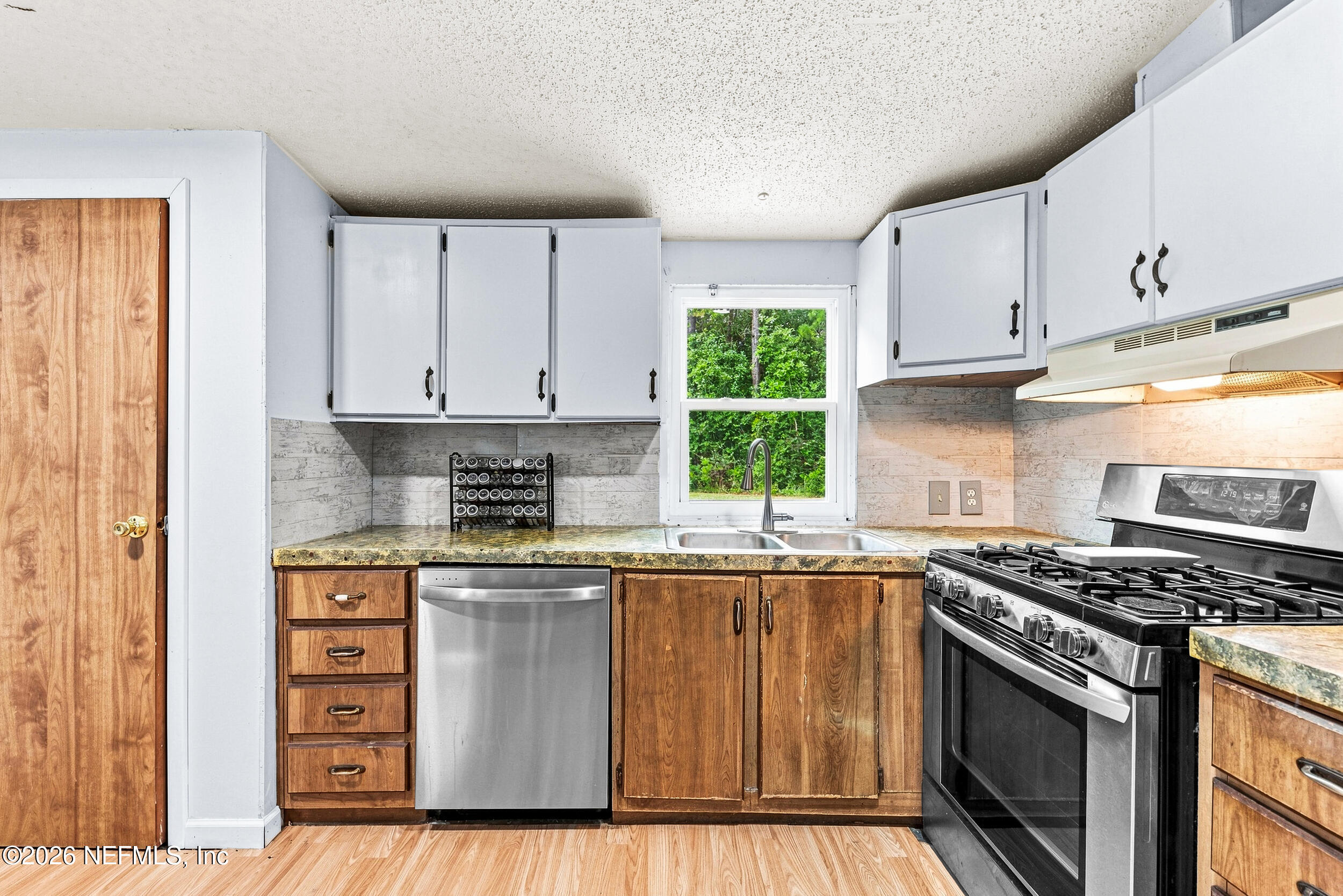 19801 Nolan Jones Road Hilliard, FL 32046 - Photo 19 of 38 Kitchen