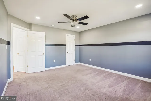 a view of a yard with a plants