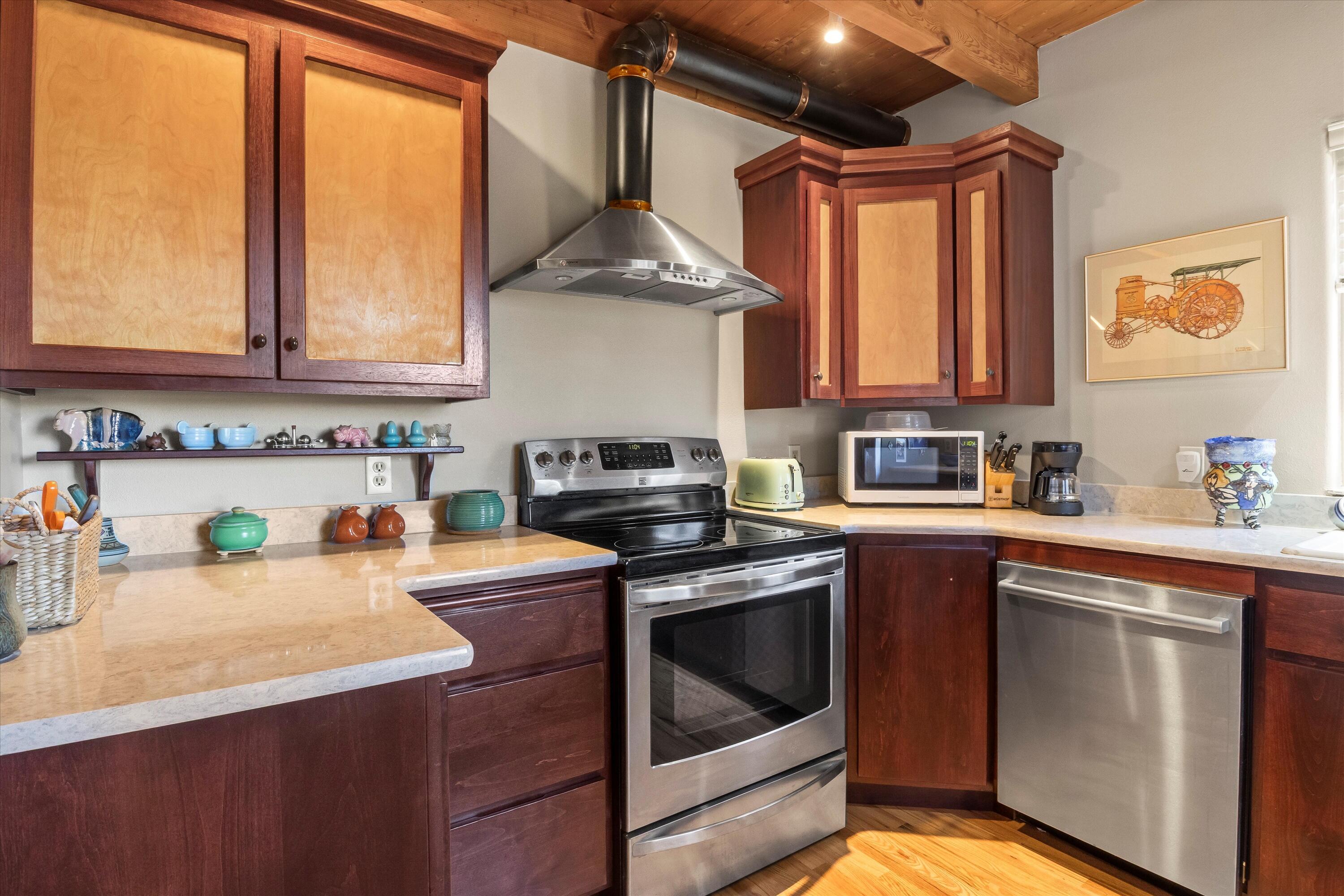 964 Holton Road Talent, OR 97540 - Photo 9 of 34 Kitchen - 964 Holton Road, Talent, Oregon