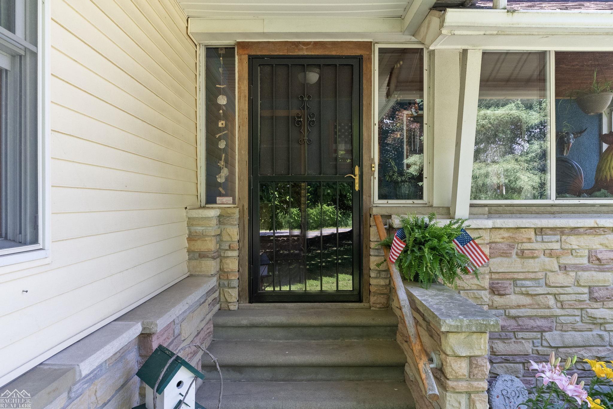 2615 Broadbridge Road Marine City, MI 48039 - Photo 4 of 54 50145521-bd7cb3e8-b91e-43f2-95de-9c0b41c3517f.JPG