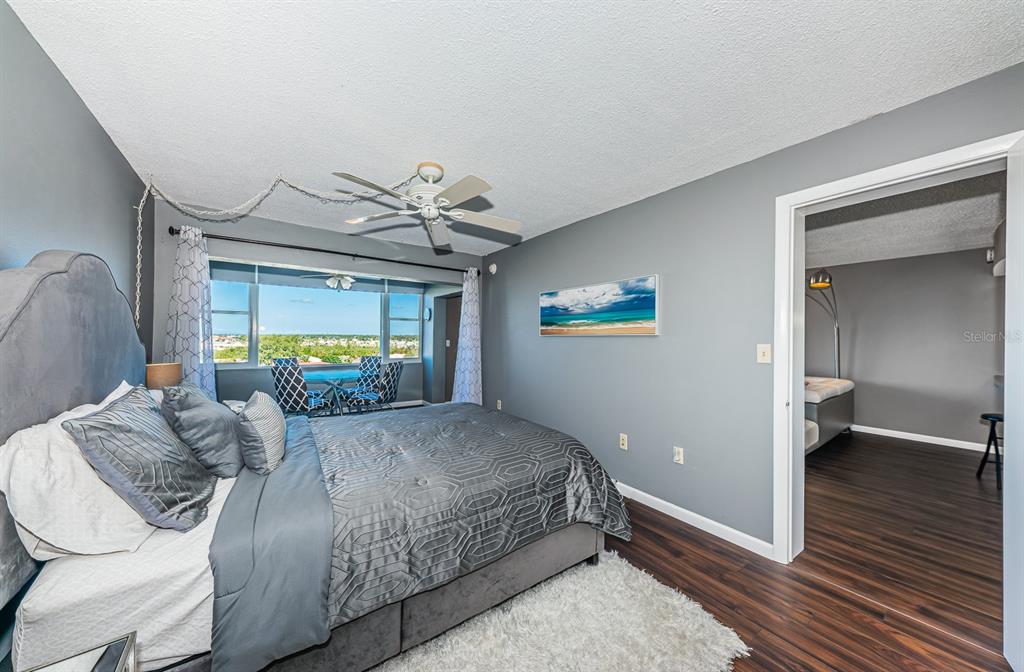 4725 Cove Circle, Unit 604 St. Petersburg, FL 33708 - Photo 30 of 53 a bedroom with a bed and a window