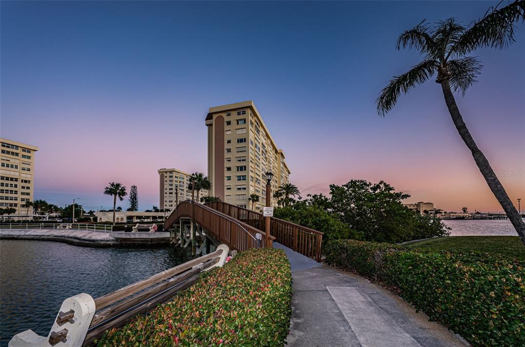 4725 Cove Circle, Unit 604 St. Petersburg, FL 33708 - Photo 45 of 53 a view of a balcony with chairs