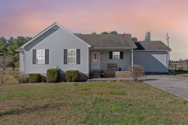 $299,900 | 14 Hazelwood Lane, Winchester, TN 37398