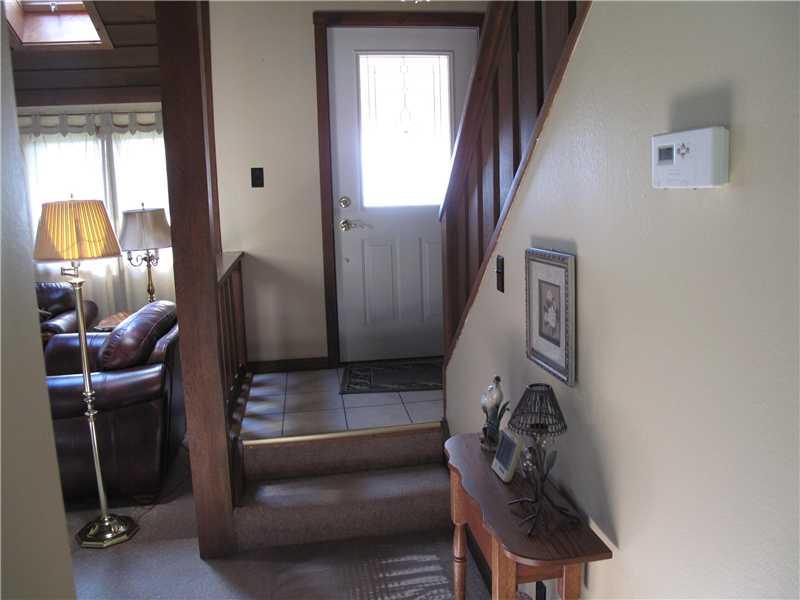 490 McElree Road Washington, PA 15301 - Photo 2 of 18 Entry/Foyer.