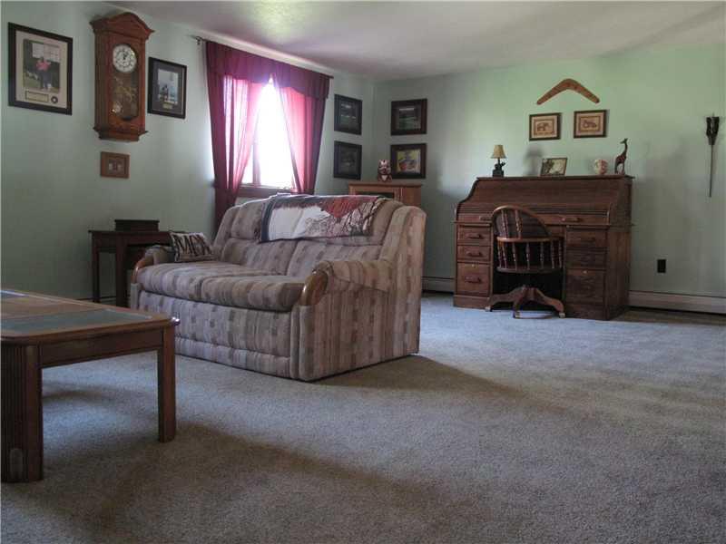 490 McElree Road Washington, PA 15301 - Photo 12 of 18 Den/Family/Great Room.